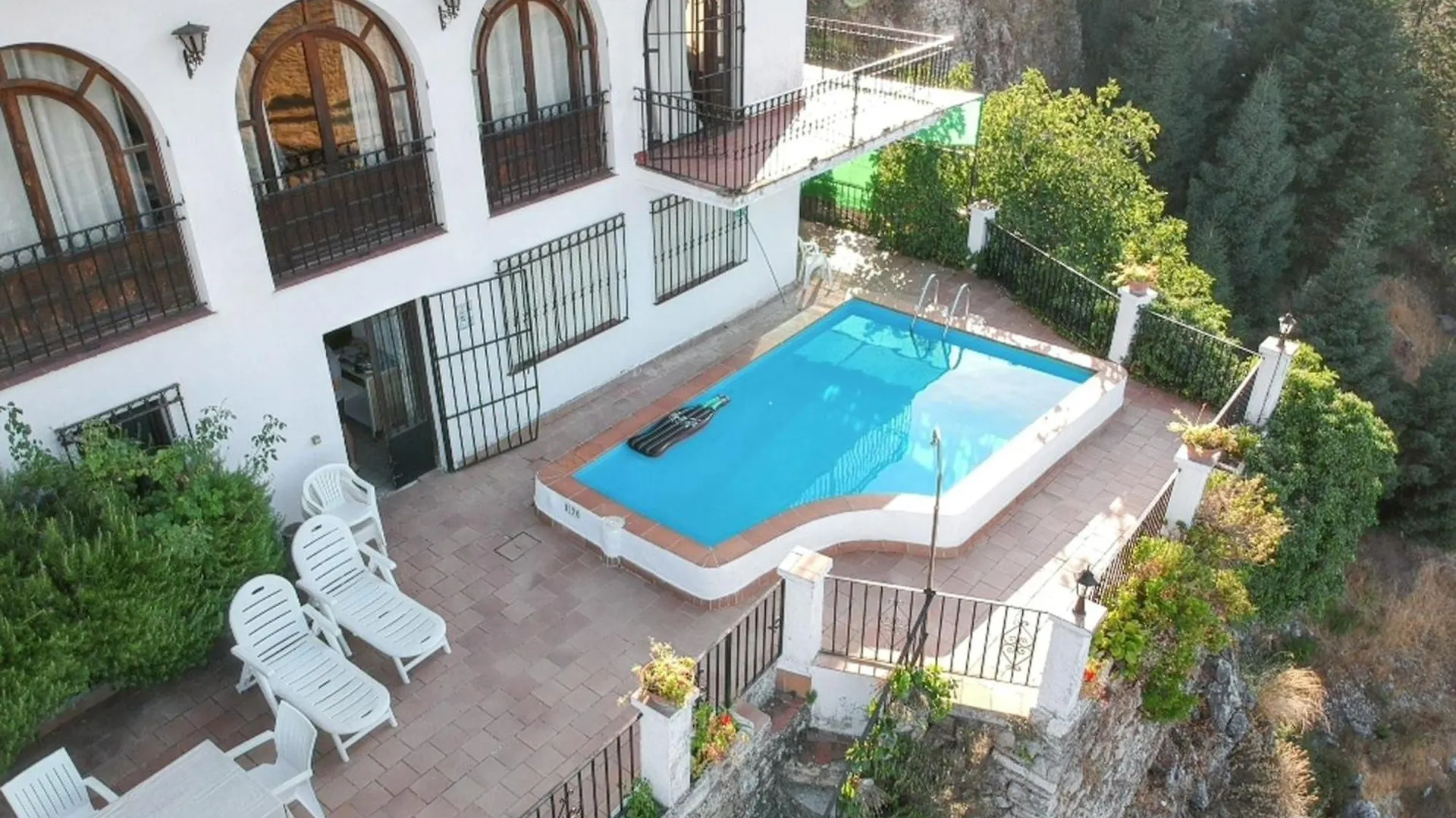 Authentic Chalet In Grazalema With Private Pool